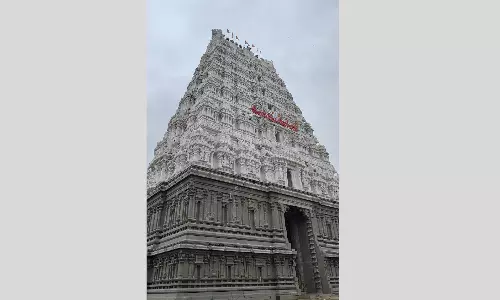 Srisailam, Srikalahasti offer Sarees to Durga on Shakambari Festivals second day