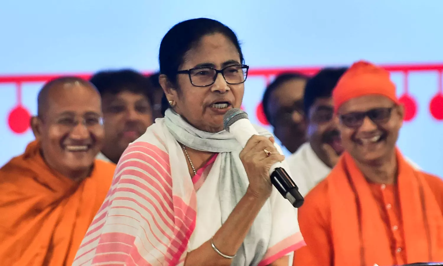 Mamata Slams Budget, Calls it Anti-Poor Mamata Slams Budget, Calls it Anti-Poor