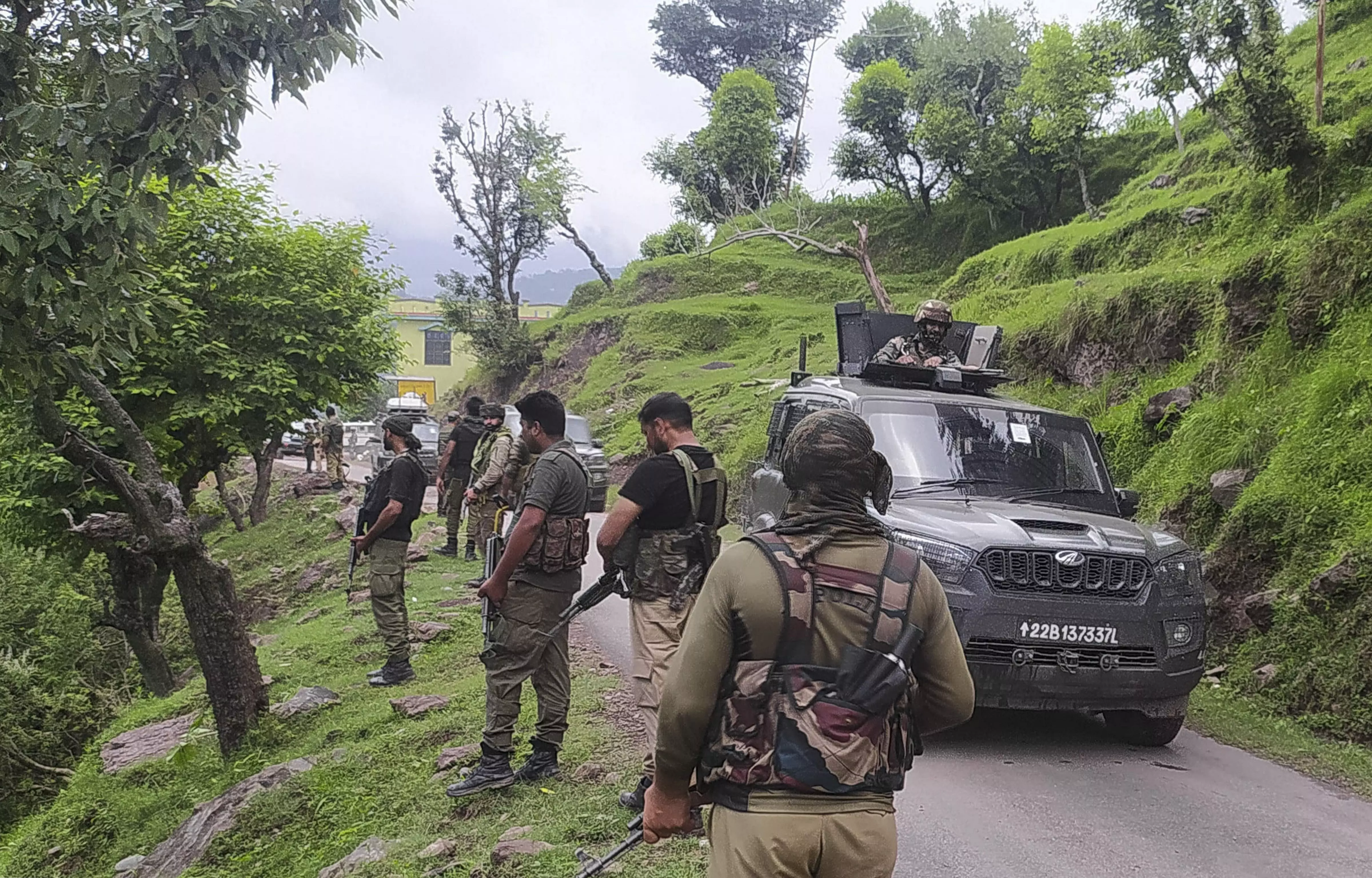 J&K gunfight: soldier martyred, militant killed J&K gunfight: soldier martyred, militant killed