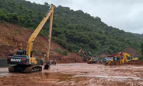 Shiruru landslide: Truck found in water, naval deep divers to anchor it Shiruru landslide: Truck found in water, naval deep divers to anchor it