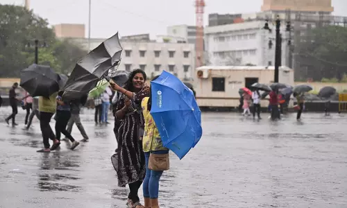 IMD issues heavy rain alert for Mumbai, neighbouring areas