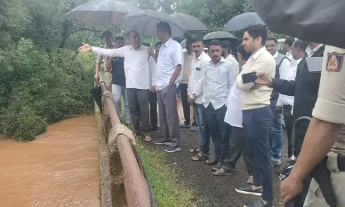 Karnataka: PWD minister visits flood-hit areas in Khanapur