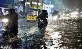 Rains expose the dangers that the city roads spell