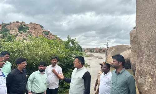 Karnataka: Officials Visit Flood-Hit Areas Amidst Rising Tungabhadra Waters
