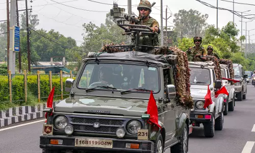 Army jawan, Pak intruder killed, 4 soldiers injured in LoC gunfight