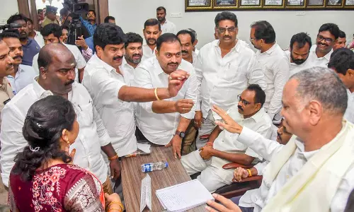 Visakhapatnam ZP Meet Turns Confrontational