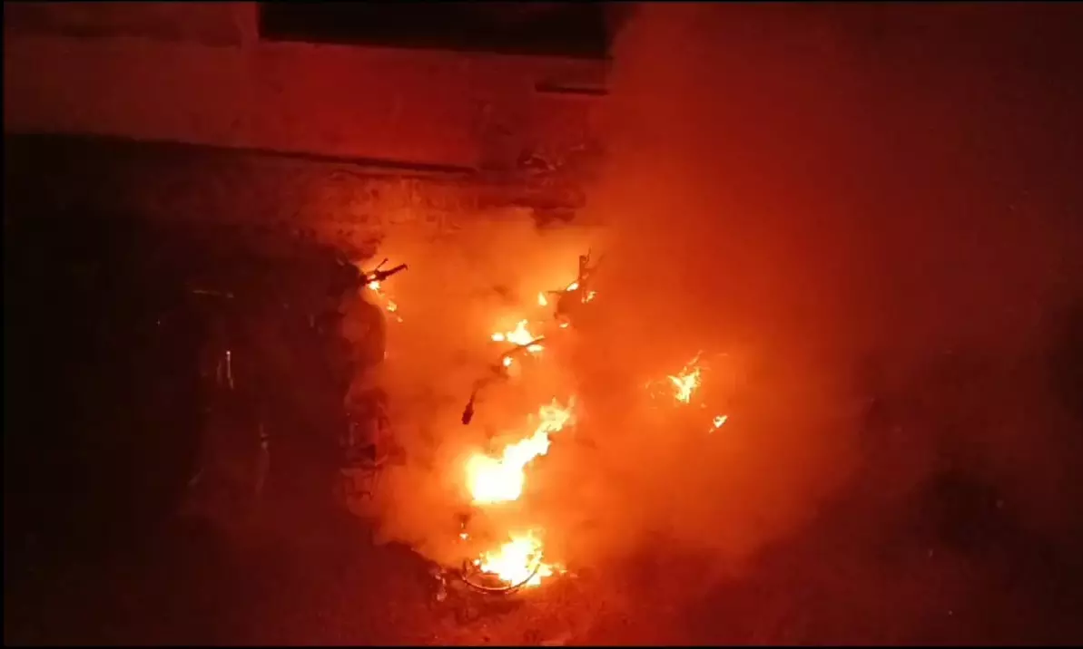 Hyderabad: Two held for setting afire 7 bikes at Abdullapur Mettu