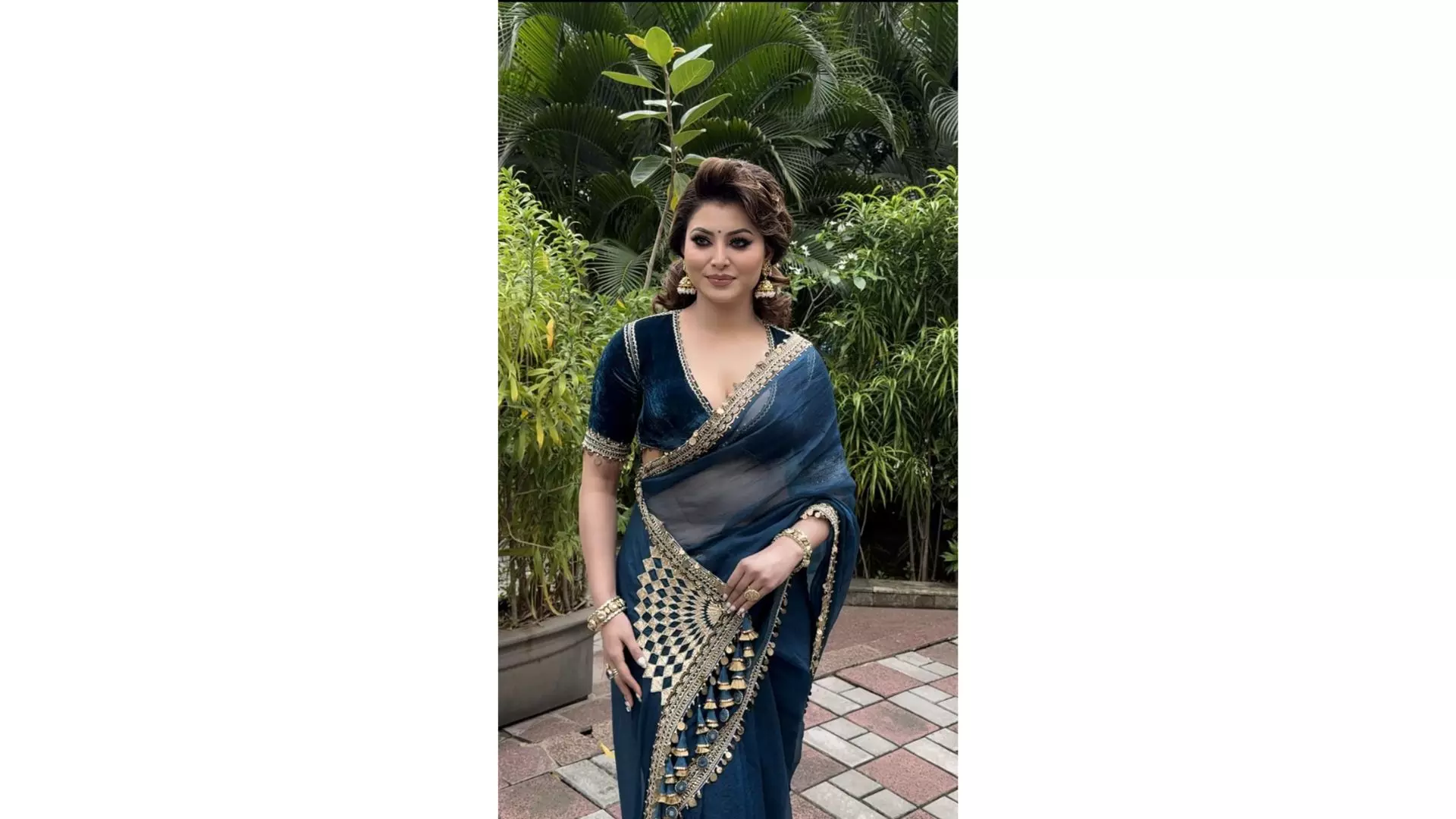 Urvashi Rautela dons a de-glam look in Ghuspaithiya Urvashi Rautela dons a de-glam look in Ghuspaithiya