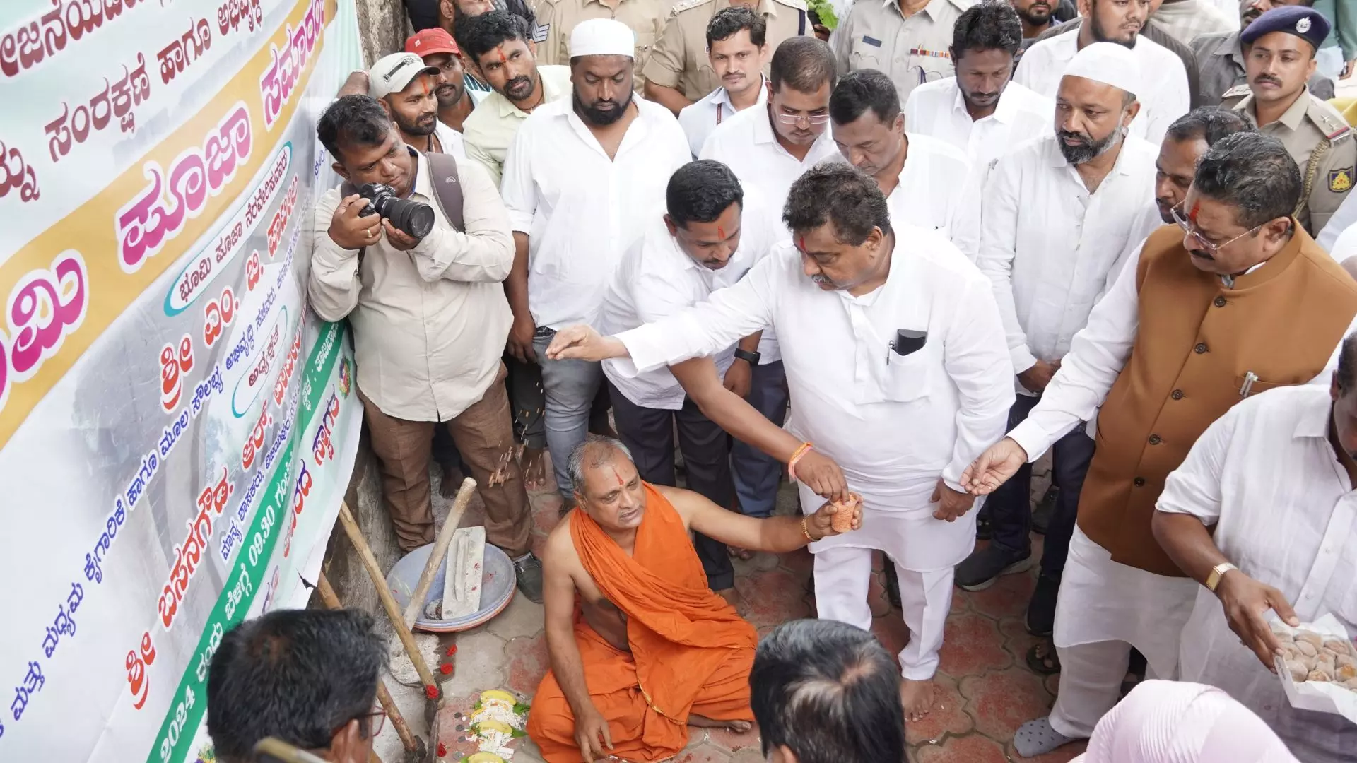 Revival of Vijayapuras Taj Bawadi Monument Begins Revival of Vijayapuras Taj Bawadi Monument Begins