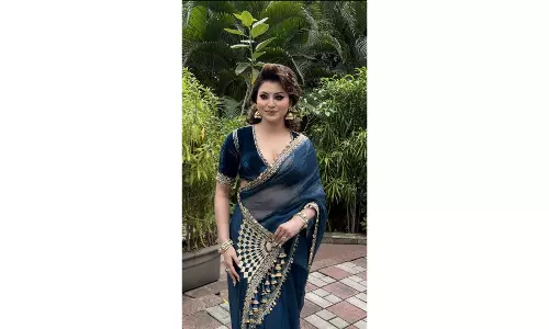 Urvashi Rautela dons a de-glam look in Ghuspaithiya