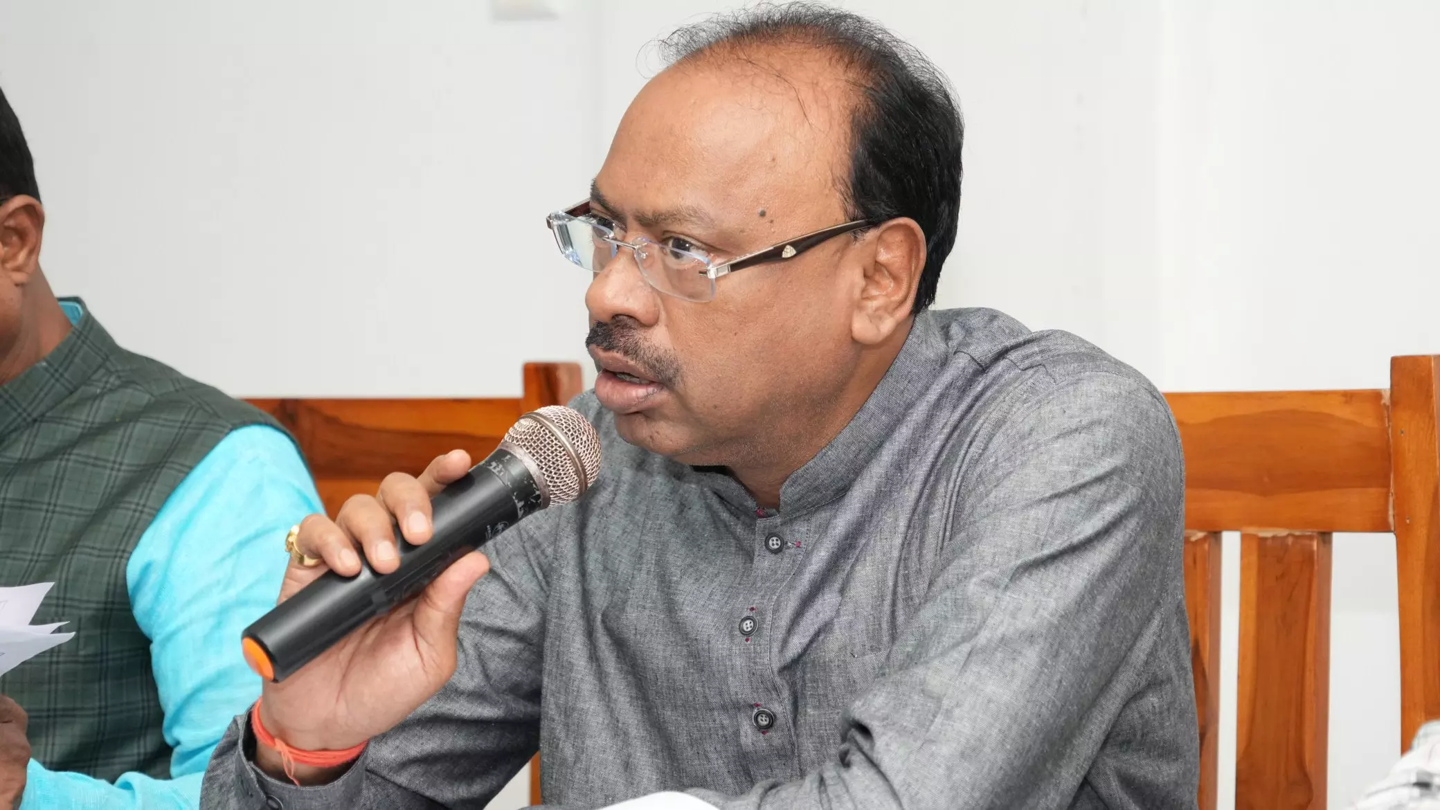 Maharashtra Drought: Cabinet Orders Banks Not to Visit Farmers for Loan Recovery Maharashtra Drought: Cabinet Orders Banks Not to Visit Farmers for Loan Recovery