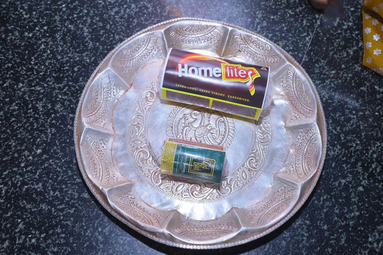 Sircilla weaver presents matchboxes with sari and shawl to Vemulawada temple