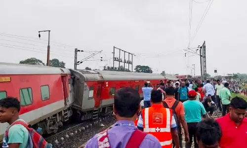 Two killed, 20 injured as coaches of Mumbai-Howrah Mail derailed in Jharkhand