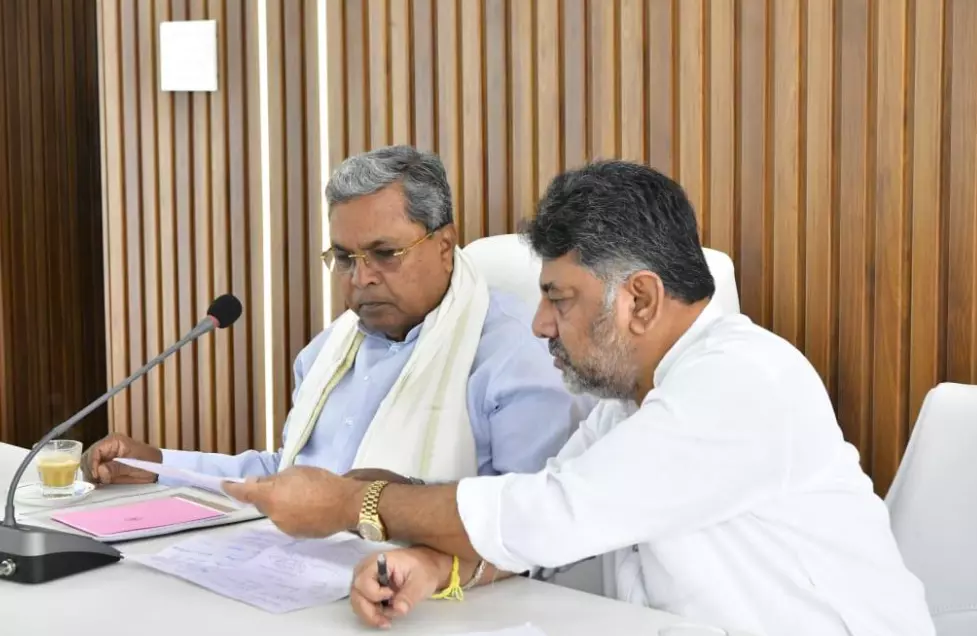 Karnataka Ministers Urge Governor to Withdraw Notice to CM Siddaramaiah Karnataka Ministers Urge Governor to Withdraw Notice to CM Siddaramaiah