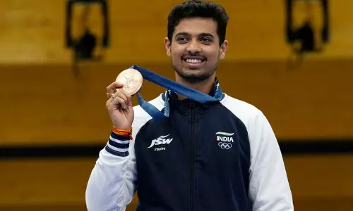 Governor congratulates Swapnil for winning bronze in Paris Olympic Games