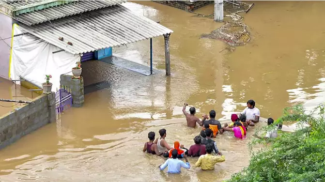 Andhra Pradesh: All Flood-Hit Families in ASR District Return Home Andhra Pradesh: All Flood-Hit Families in ASR District Return Home
