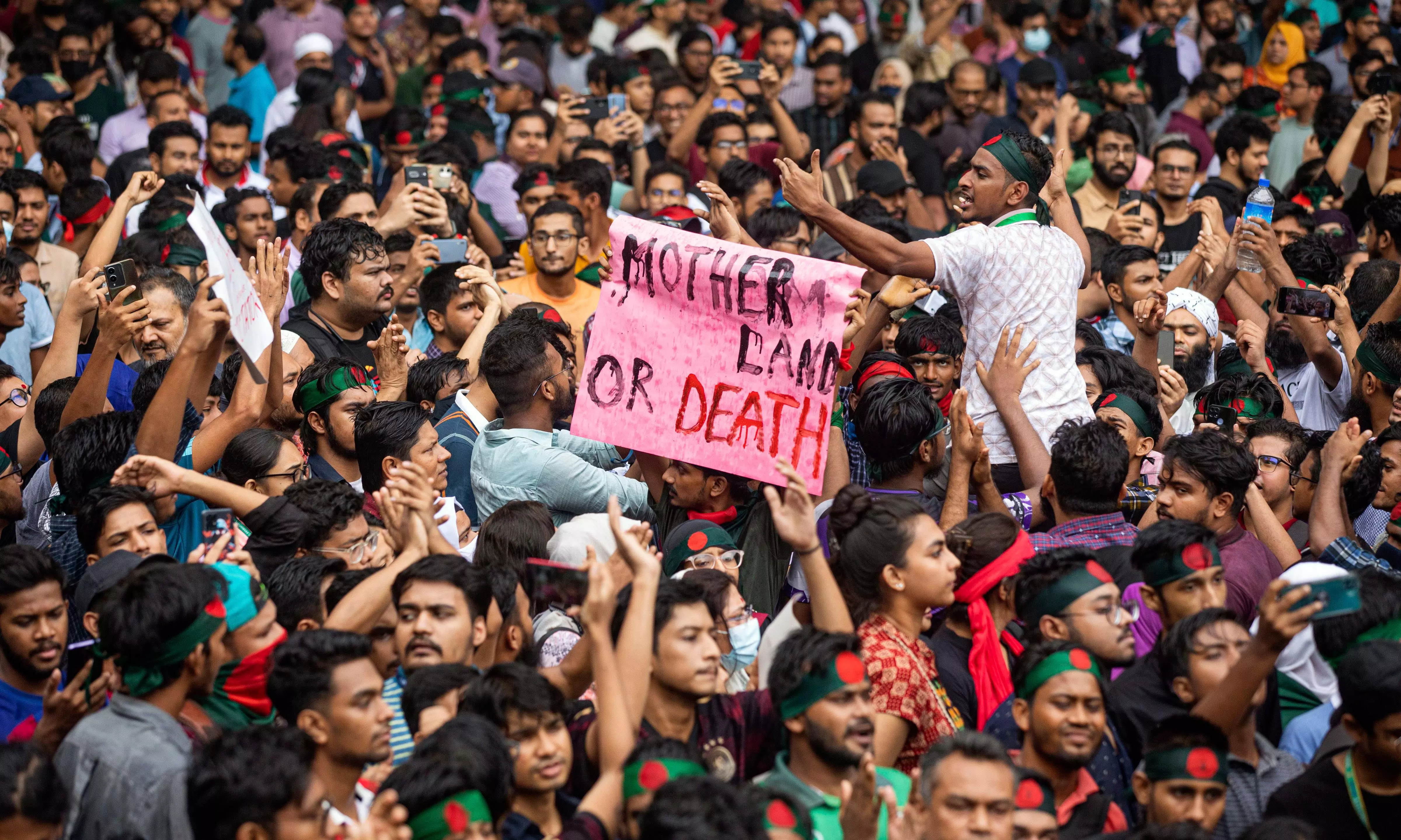 Bangladesh Students Step up Protests to Press PM Sheikh Hasinas Resignation Bangladesh Students Step up Protests to Press PM Sheikh Hasinas Resignation