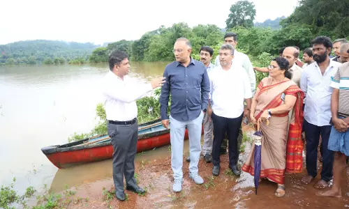 Minister Dinesh Gundu Rao Assesses Flood Damage in Dakshina Kannada Minister Dinesh Gundu Rao Assesses Flood Damage in Dakshina Kannada