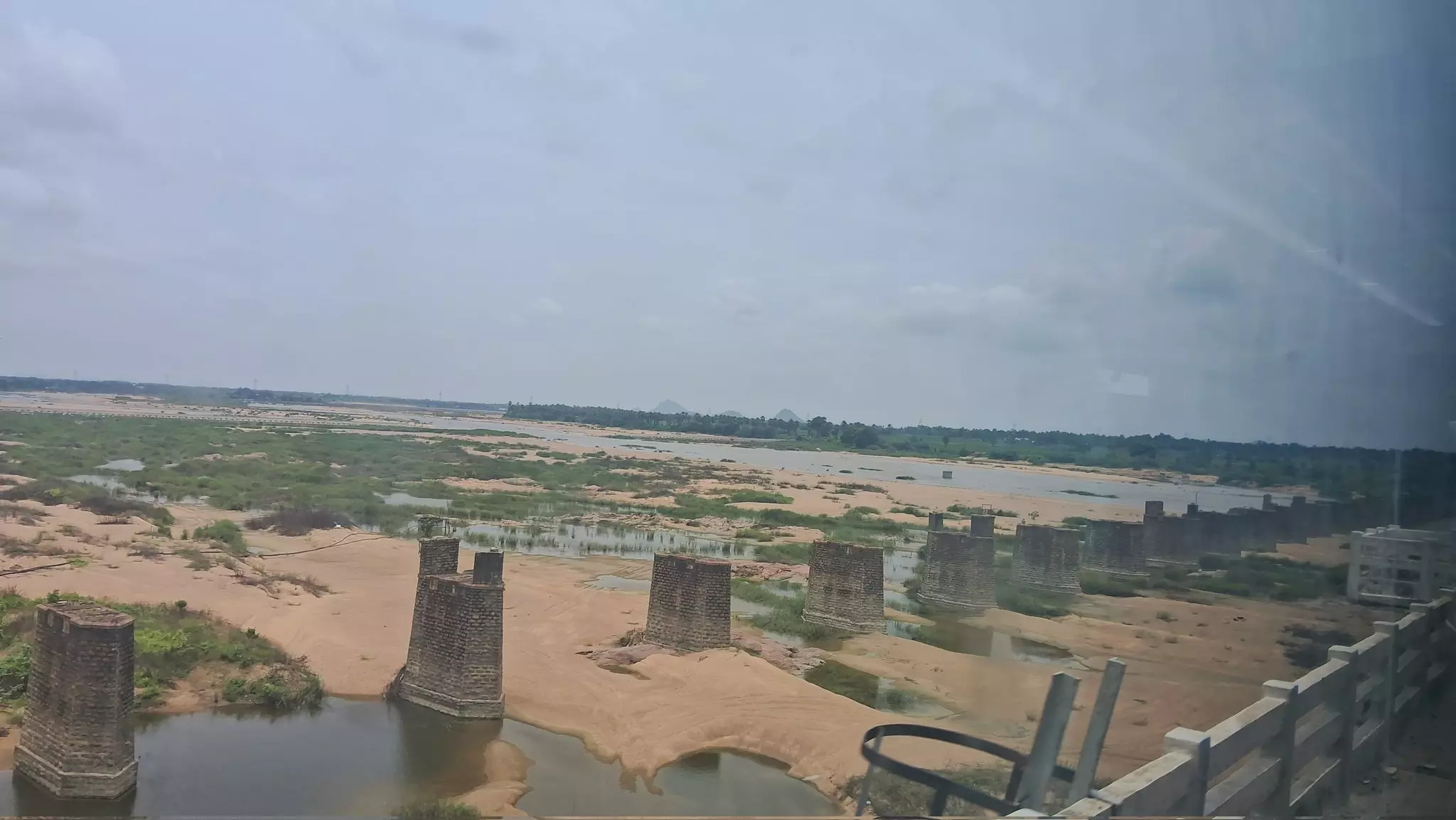 Flows in Godavari yet to catch up with those in Krishna Flows in Godavari yet to catch up with those in Krishna
