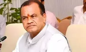 Komatireddy leaves for US to join CM Komatireddy leaves for US to join CM