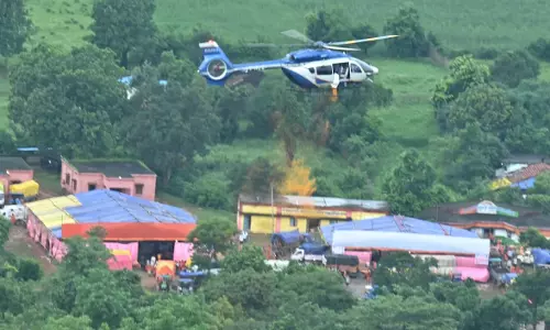Chhattisgarh: Sai Greets Kanwariyas by Showering Flower Petals From Chopper