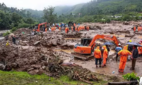 Search To Continue for Missing Persons in Disaster-Hit Areas of Wayanad: Kerala CM Navy and Coast Guard’s Assistance To Be Sought for the Search in the Arabian Sea