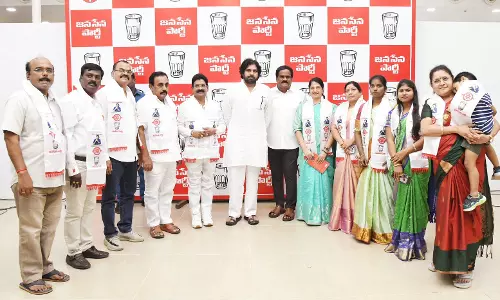 5 YSRC corporators from GVMC join Janasena