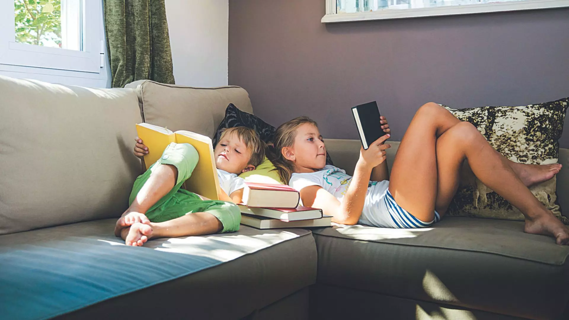 Readers Go from Shelf to Scrolls Readers Go from Shelf to Scrolls