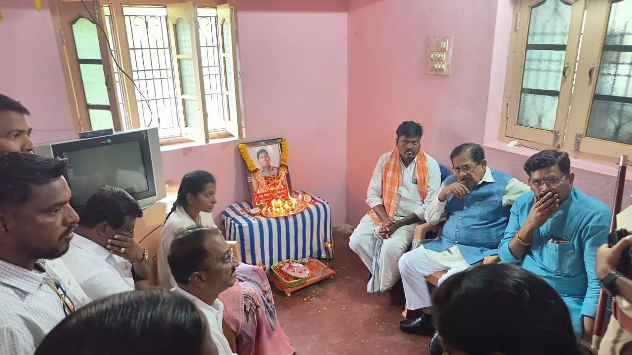 Karnataka HM Visits Family of Late SI Parushuram Amid Controversy Karnataka HM Visits Family of Late SI Parushuram Amid Controversy