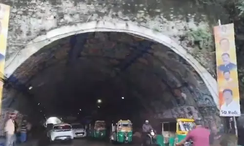 Vijayawada: Boulders Fall on Road at Chitti Nagar Tunnel
