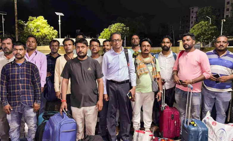 17 Indian Workers Stranded in Bangladesh Brought Back: BSF 17 Indian Workers Stranded in Bangladesh Brought Back: BSF