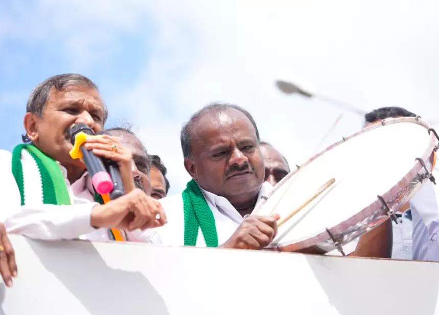 Congress Seeks Prosecution of Kumaraswamy in Illegal Mining Case
Congress Seeks Prosecution of Kumaraswamy in Illegal Mining Case