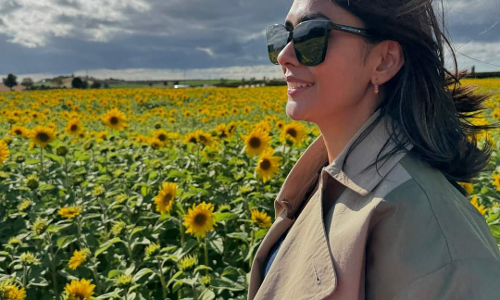 Angel alert! Mark your presence, Mrunal Thakur fans!