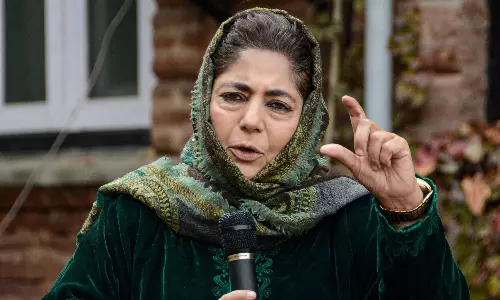 Resume Cross-LoC Trade, Bus Service, Don’t Harass Traders; Mehbooba Mufti Writes to Home Minister Resume Cross-LoC Trade, Bus Service, Don’t Harass Traders; Mehbooba Mufti Writes to Home Minister
