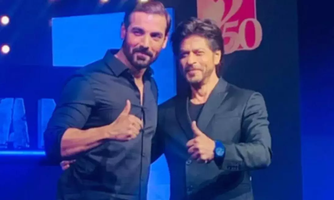 Aditya Chopra doesnt show films to anyone else but SRK? Aditya Chopra doesnt show films to anyone else but SRK?