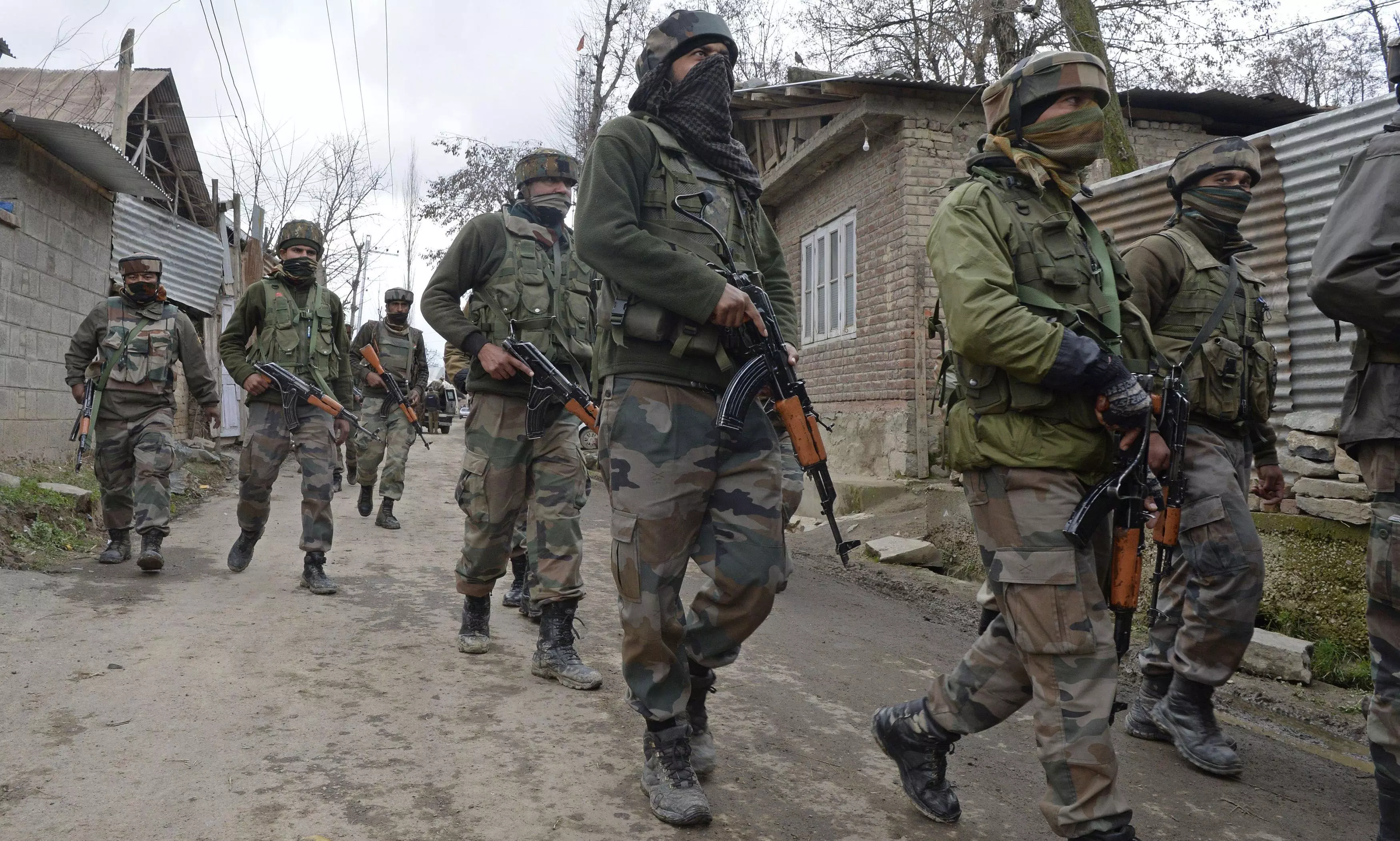 Two Soldiers Killed, 3 Injured in Encounter With Terrorists in Jammu and Kashmirs Anantnag Two Soldiers Killed, 3 Injured in Encounter With Terrorists in Jammu and Kashmirs Anantnag