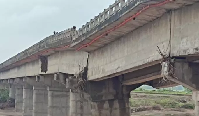 Russia Bridge Collapse Onto Railway Kills At Least 7: Governor Russia Bridge Collapse Onto Railway Kills At Least 7: Governor