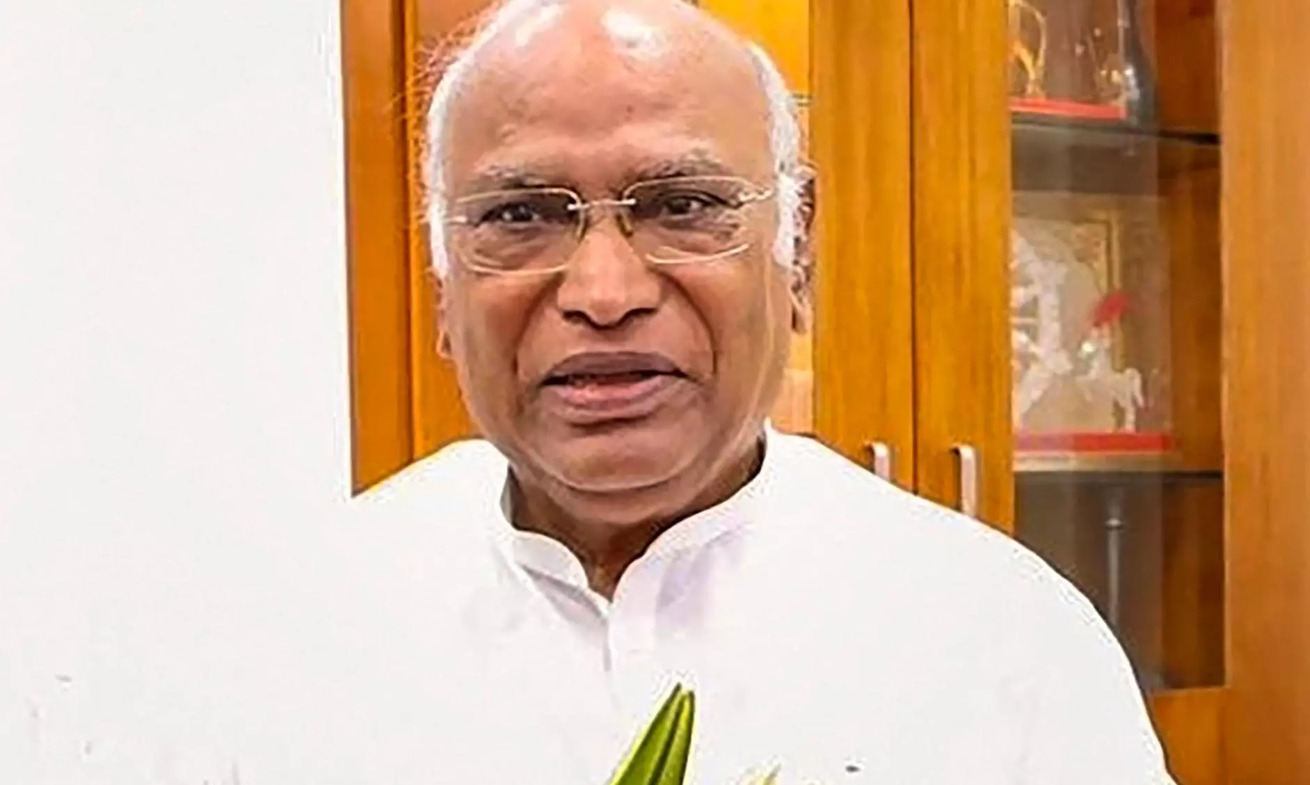 Governments Security Policy Should be to Take Concrete Steps, Not Indulging in Self-praise: Kharge Governments Security Policy Should be to Take Concrete Steps, Not Indulging in Self-praise: Kharge