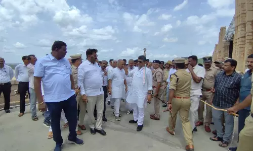 Urgent Repairs Underway of Spillway Gate at Tungabhadra Dam