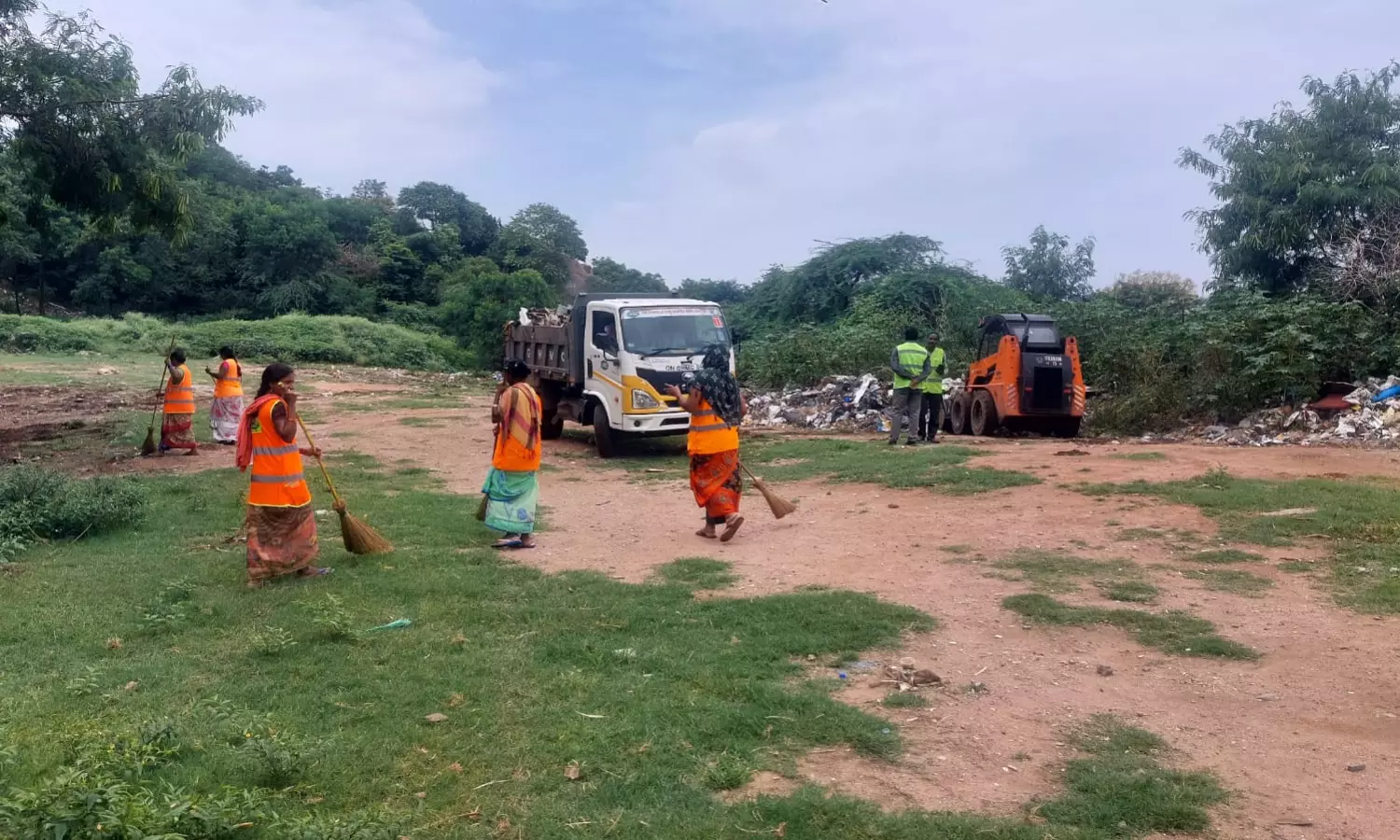 GHMC clears garbage after DC’s report GHMC clears garbage after DC’s report