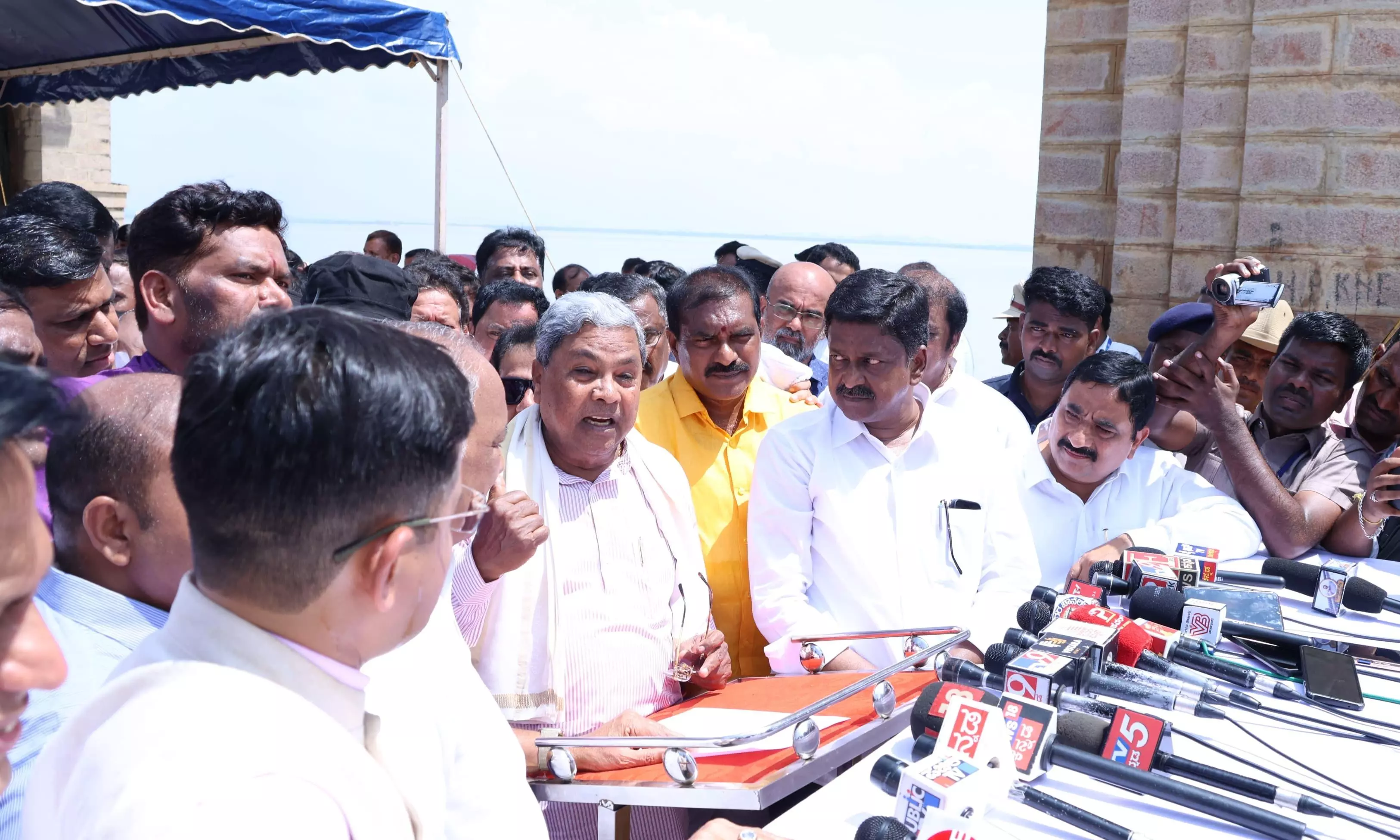 Tungabhadra Reservoir: Temporary Gate to Arrive in Four Parts Today Tungabhadra Reservoir: Temporary Gate to Arrive in Four Parts Today