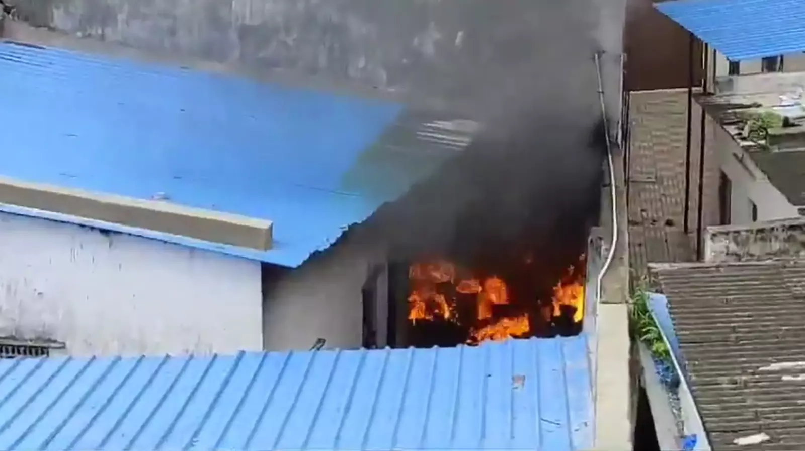 Hyderabad: Fire breaks out at painting company in Amberpet Hyderabad: Fire breaks out at painting company in Amberpet