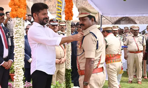 I-Day: CM Revanth Reddy presents medals to police, pays tributes to martyrs
