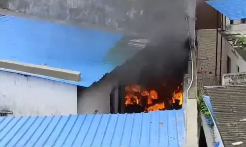 Hyderabad: Fire breaks out at painting company in Amberpet