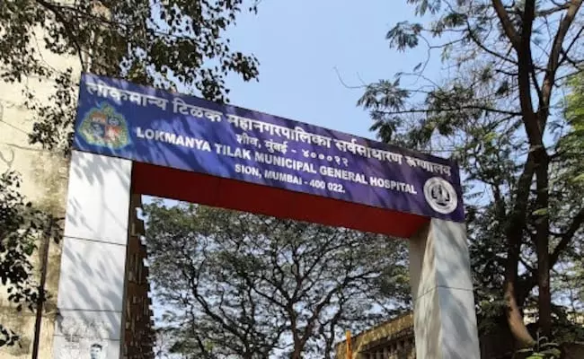 Mumbai: Two detained after assault of woman doctor at Sion hospital Mumbai: Two detained after assault of woman doctor at Sion hospital