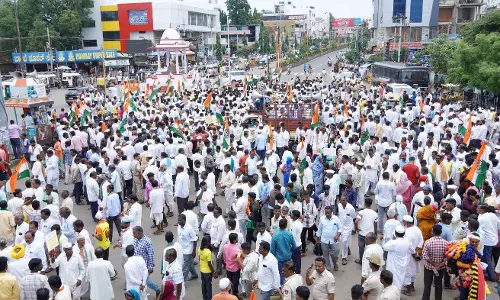 Political slugfest erupts in Karnataka over Governors nod for probe against CM