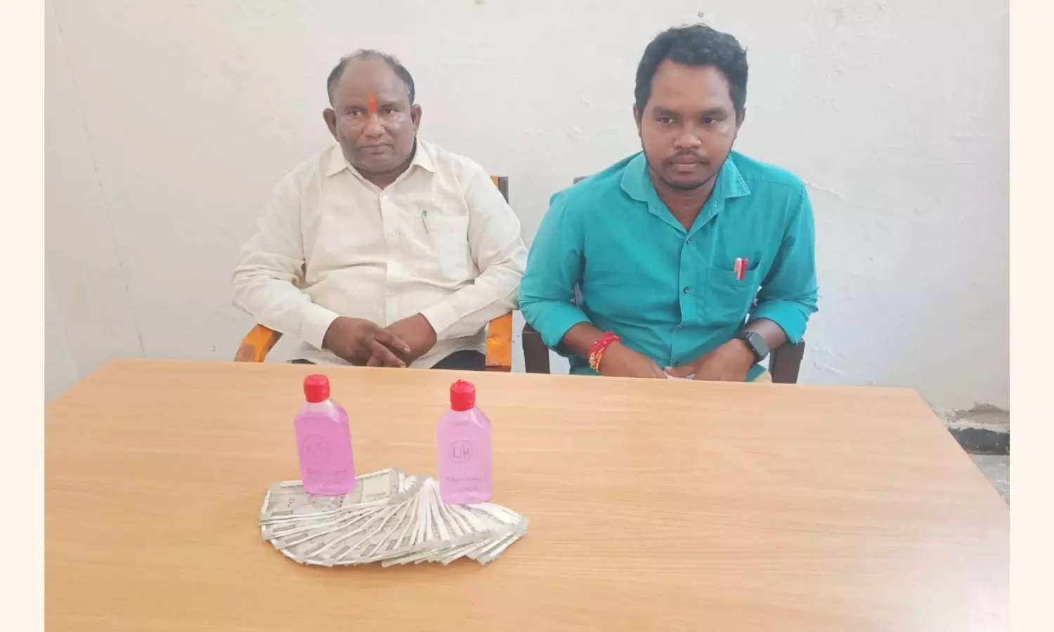 Markodu Gram Panchayat Special Officer held in Rs.15,000 bribe case Markodu Gram Panchayat Special Officer held in Rs.15,000 bribe case