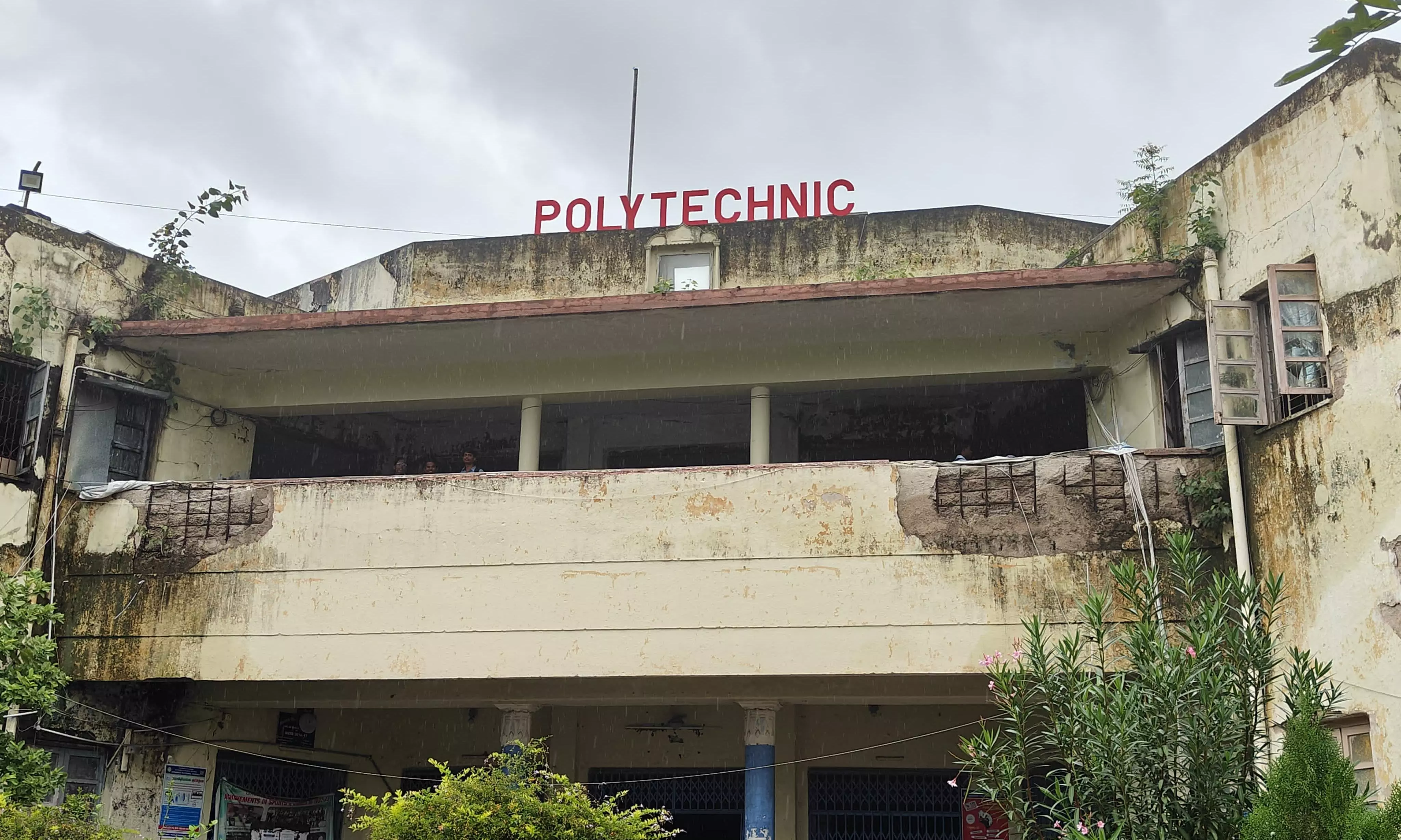 Warangal Govt Polytechnic College Building in Dilipidated State Warangal Govt Polytechnic College Building in Dilipidated State
