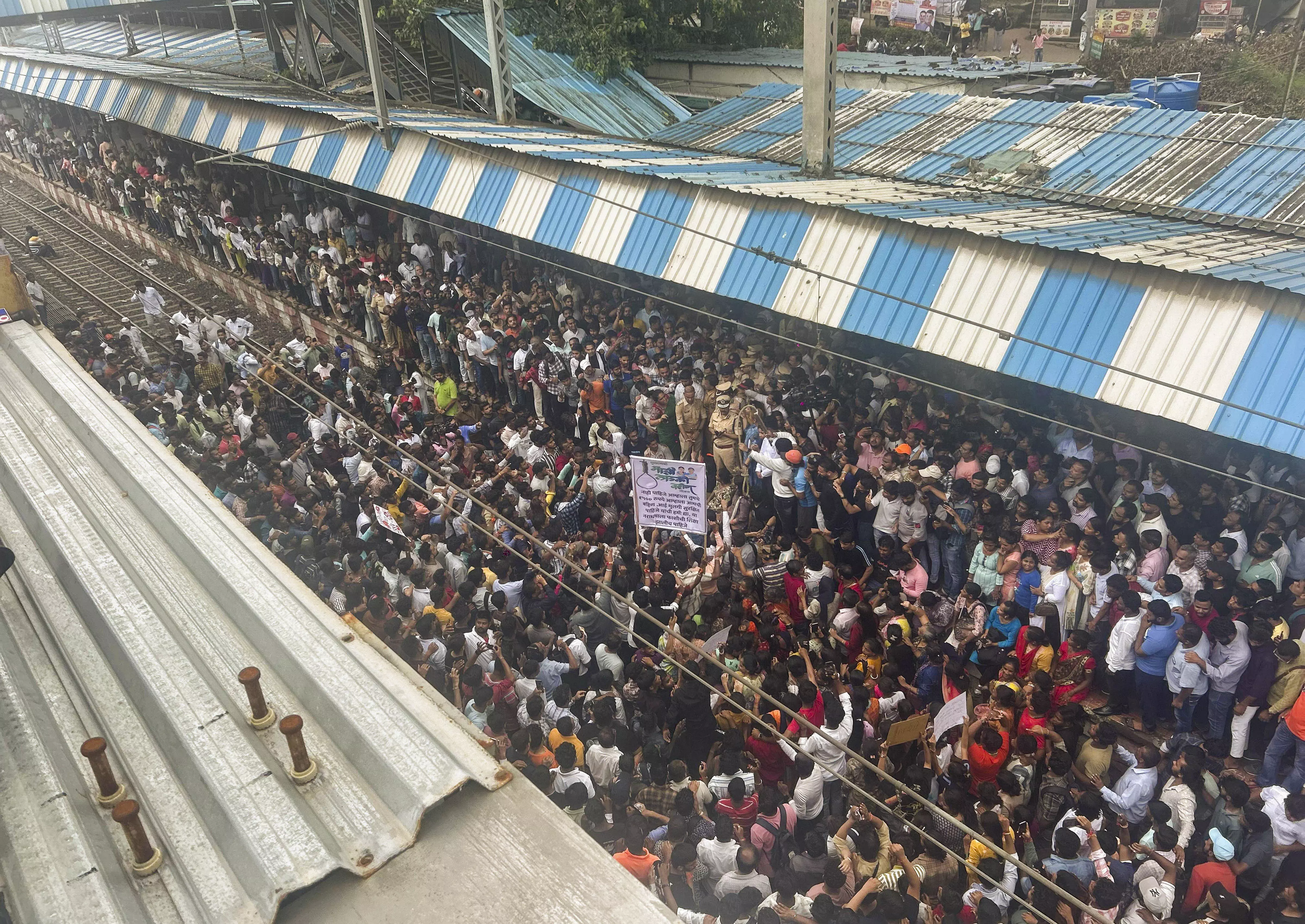 Court extends police custody of Badlapur sexual abuse case accused till Aug 26 Court extends police custody of Badlapur sexual abuse case accused till Aug 26