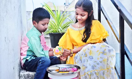 Amidst the digital tide, Rakhi festival keeps tradition alive Amidst the digital tide, Rakhi festival keeps tradition alive